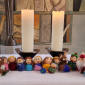 Kerzen auf dem Altar der Kirche